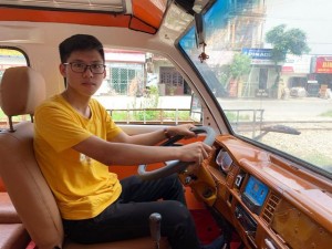 Mới học lớp 12, nam sinh Nam Định chế tạo thành công ô tô chạy bằng năng lượng mặt trời