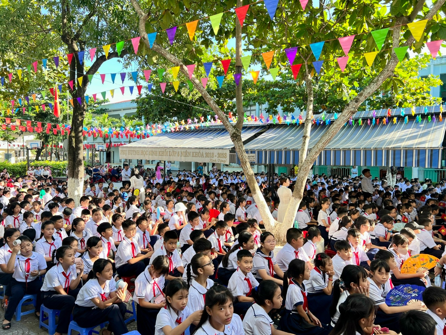 sân trường